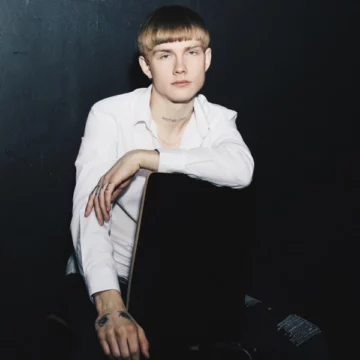 Нельзя забыть певец